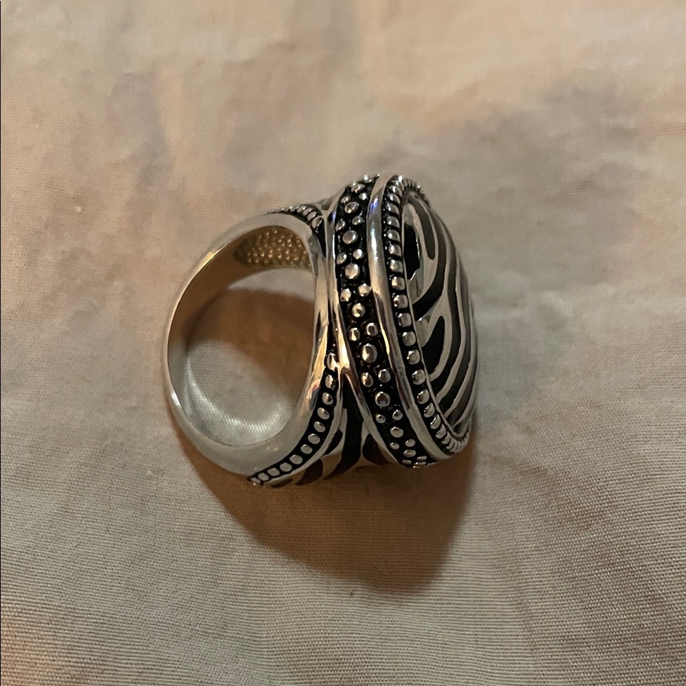 Silver Zebra Pattern Ring - Picture 5 of 5